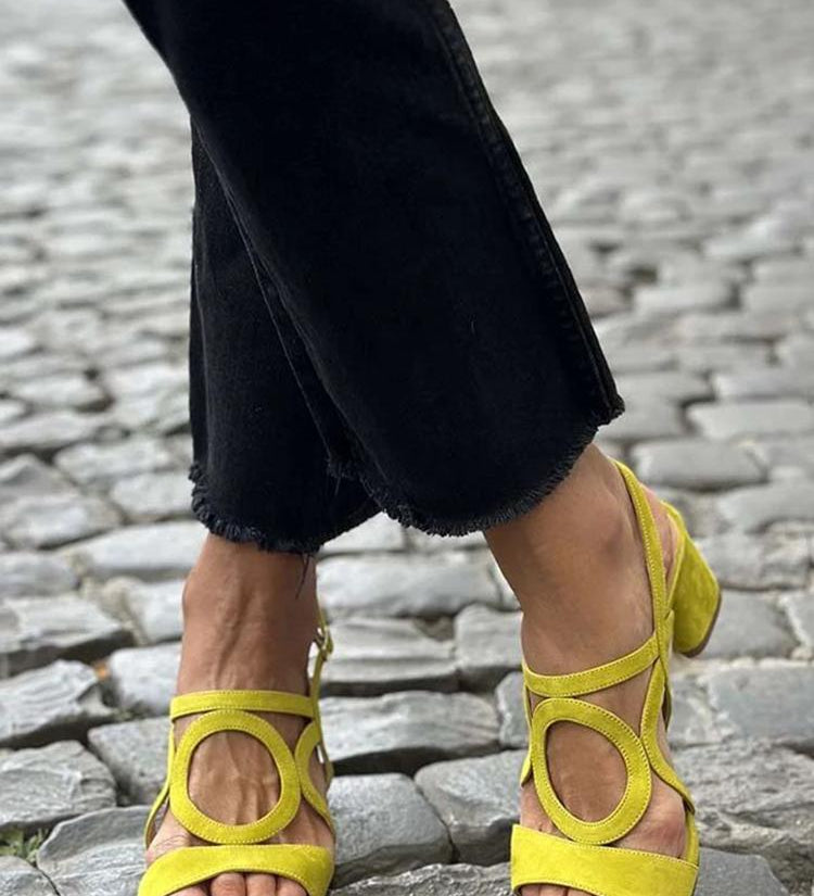 Begoña™ | Flat Sandals with Circular Detail