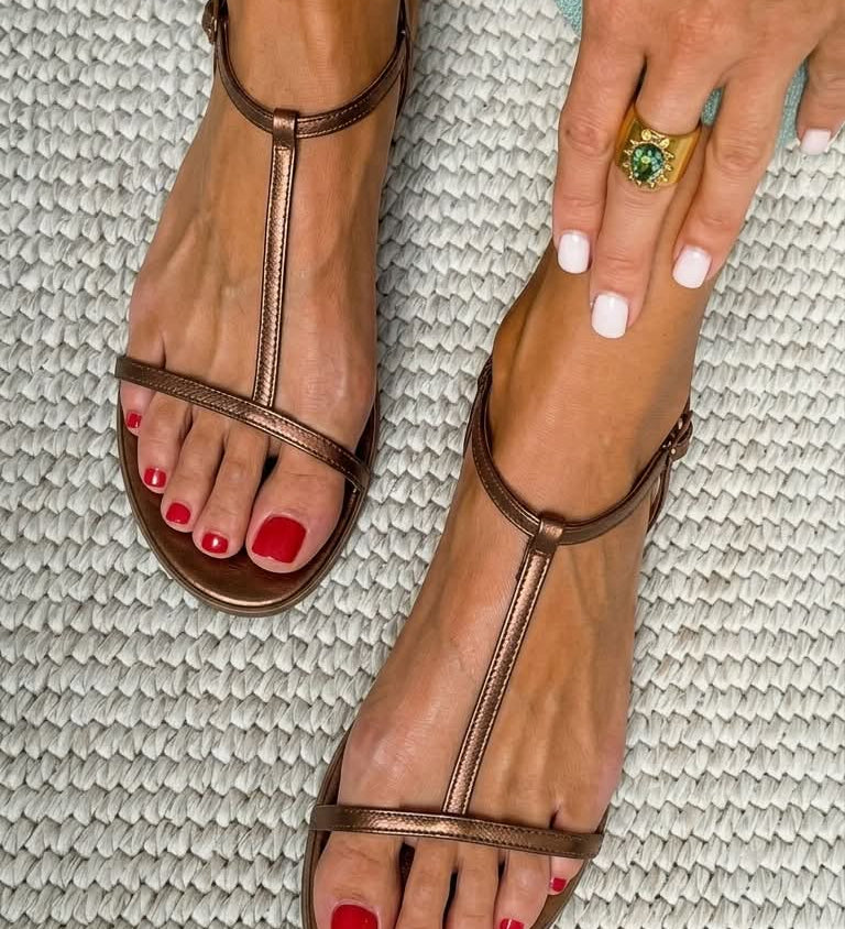Eloísa™ | Flat Sandals with Golden Detail