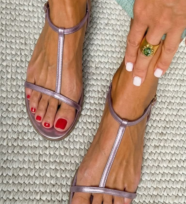 Eloísa™ | Flat Sandals with Golden Detail
