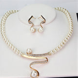 Elegant Jewellery Set with Pearls