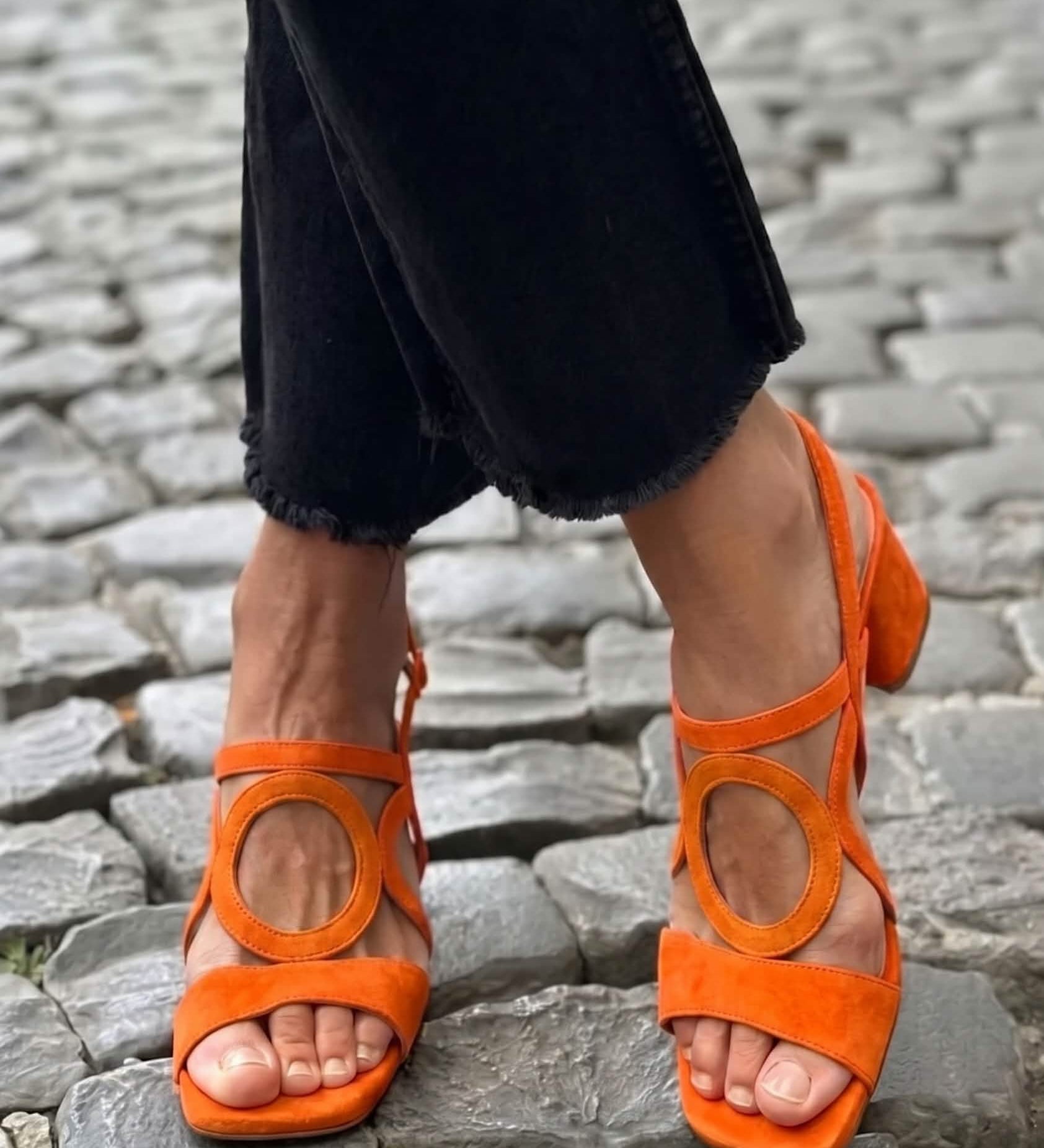 Begoña™ | Flat Sandals with Circular Detail