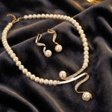Elegant Jewellery Set with Pearls
